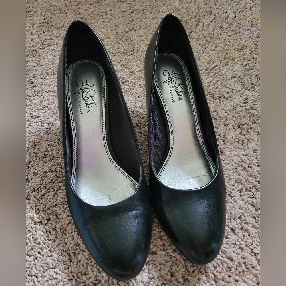 Life Stride Women's Black Pumps